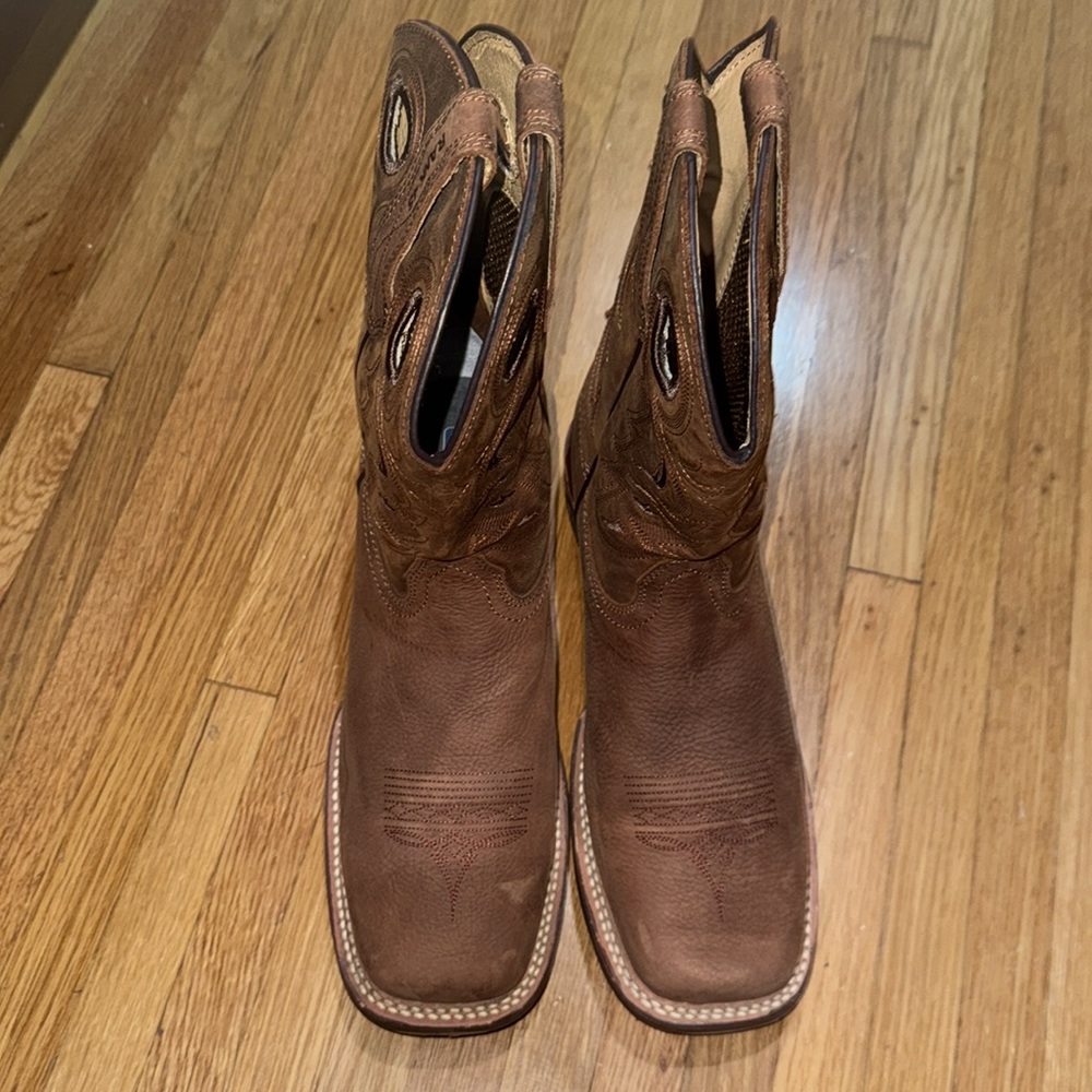 Classic Tan Leather Cowboy Boots